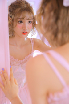 女士使用伸缩棒视频